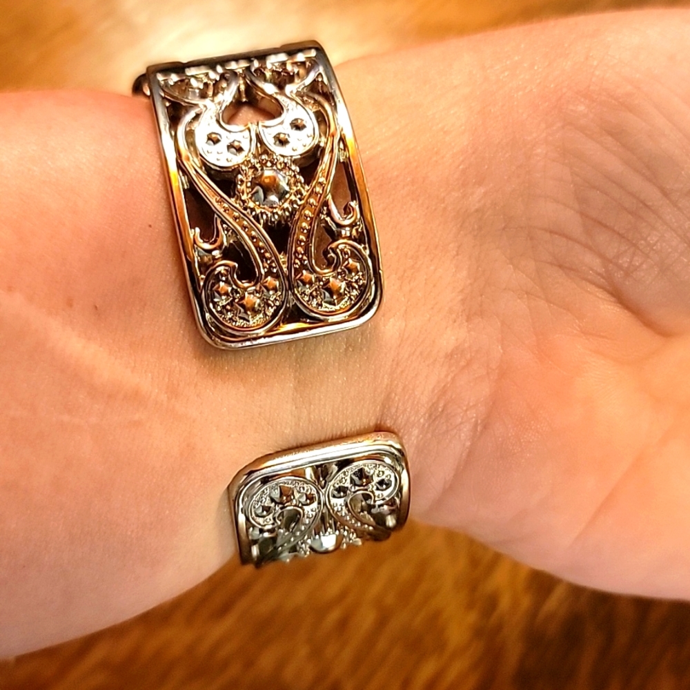Elgin II Rhinestone Cuff Watch - Picture 6 of 9